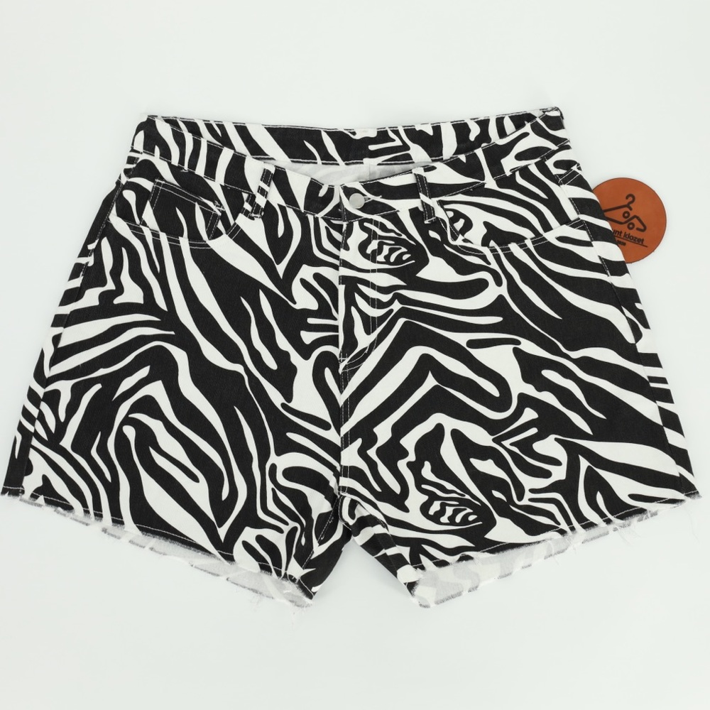 SHEIN Women Zebra Print High Waisted Raw Hem Denim Shorts Black White Size 2XL‎